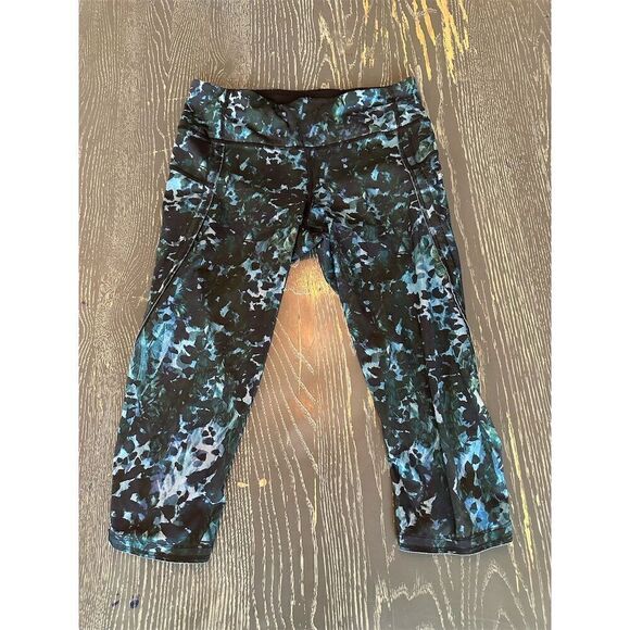 Lululemon Pants - Lululemon Top Speed Crop Leggings Blue Floral Moisture-Wicking Size 6 Women